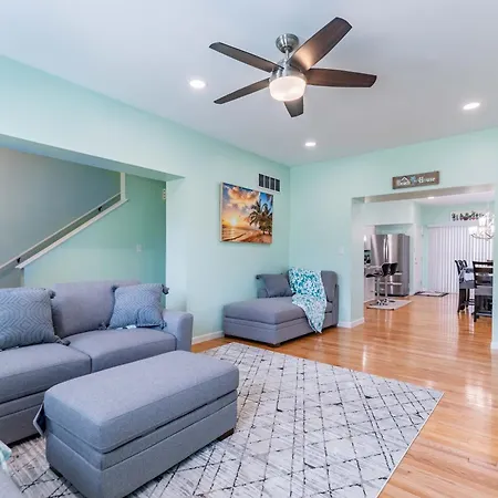 Elegant Entire Home Near Fox & Universities At Cwe!